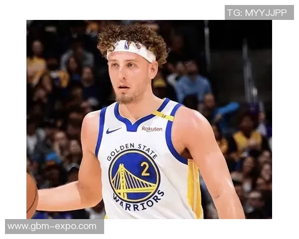 勇士比赛场上球员微小动作引发广泛讨论球迷热议不断